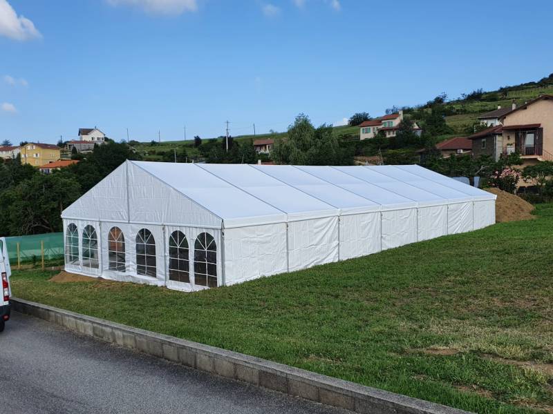 Location d’un chapiteau de 10x21m pour une fête dans la Loire
