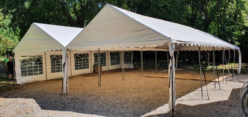 Location de barnums pour un baptême en région Auvergne-Rhône-Alpes