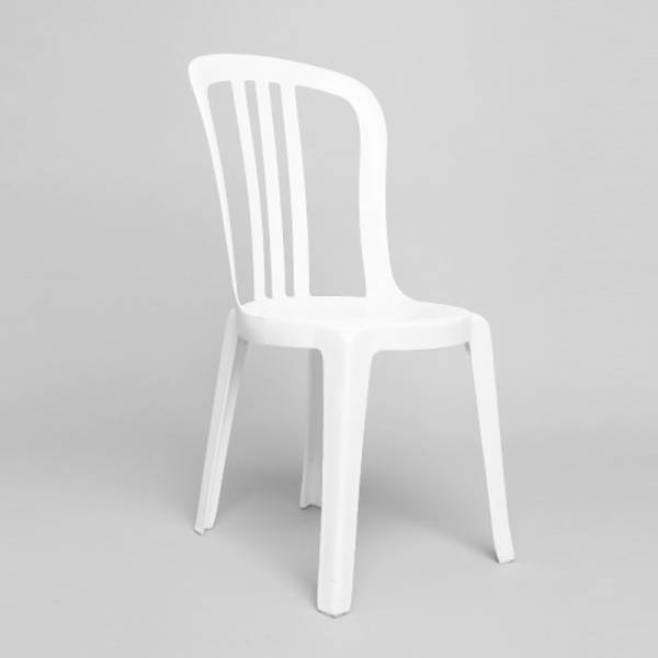 Chaise blanche empilable pour un mariage, anniversaire ou évènement d'entreprise à Lyon et Rhône-Alpes